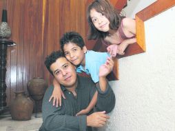 Regina y Rafa comparten el tiempo con su papá, Rafael Arceo, y juntos trabajan en la creación de historias, pero ahora en las suyas. EL INFORMADOR /