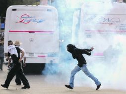 Aspecto de los hechos violentos ocurrido en la protesta del 2 de octubre. AFP /