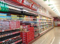 Especialista destaca como un problema que las etiquetas de los refrescos no se específica si contienen azúcar o fructuosa. ARCHIVO /