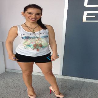 Claudia Lizaldi, sumergida en el teatro