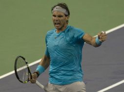 Rafa Nadal expresa sus buenos deseos hacia su compañero. AP /