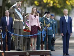 Los príncipes de Asturias, Felipe de Borbón y Letizia Ortiz encabezaron el desfile militar por el Día Nacional de España. NTX /