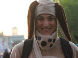 José González Ramos repartió alegría y dulces a los peregrinos de la Romería.  /