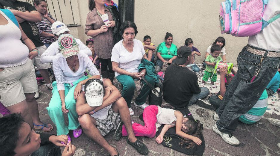 No importó pasar la noche en la calle, incluso dormir en el piso. El amor hacia ''La Generala'' vale el sacrificio.  /