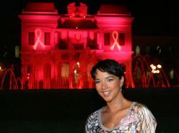 La Minerva de rosa durante campaña contra el cancér de mama. ARCHIVO /