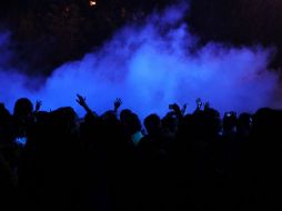 Previo a la actuación de los Arctic Monkeys, la agrupación Vampire Weekend, hizo bailar a los presentes con su sonido neoyorquino. AFP /