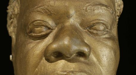 El famosos músico se mandó a hacer una máscara bronceada en los años 1950. NTX /