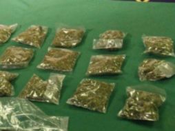 La policía les aseguró a los delincuentes varios paquetes de mariguana. ARCHIVO /