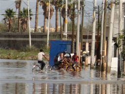 En algunos puntos, las fuertes lluvias arrastraron algunos vehículos, no hubo víctimas mortales. NTX /