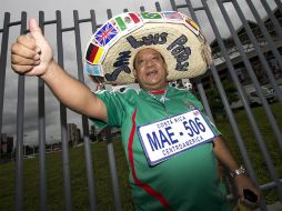 Un aficionado mexicano se dispone a entrar al Estadio Nacional de San José para el partido del Tri. MEXSPORT /