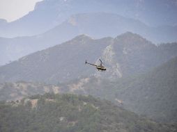 El helicóptero no ha podido aterrizar, sólo sobrevuela la zona. ARCHIVO /