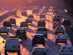 Los transportes, la industria y la agricultura  son algunos de los causantes de la contaminación. AFP /