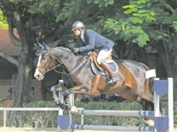 De la Torre, a lomo de ''Vincent'', ganó el primer sitio de la prueba Libre 1.30 mts, y sobre ''Vanquish'' conquistó el tercer sitio.  /