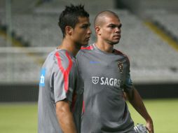 Ronaldo y Pepe tratarán de meter a su selección a Brasil 2014. ARCHIVO /