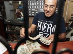 Banco BASE prevé que el tipo de cambio fluctué entre 12.83 y 12.93 pesos por divisa. ARCHIVO /