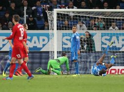 La pelota entró por un agujero en la portería, no por la línea de meta. AFP /