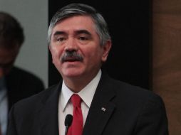 Sobre el finiquito al que tiene derecho, el consejero presidente del IFE, Leonardo Valdés dice ''no he hecho cuentas sobre eso''. ARCHIVO /