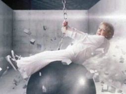 La comediante Betty White promociona la nueva temporada de su programa parodiando a Miley Cyrus. ESPECIAL /