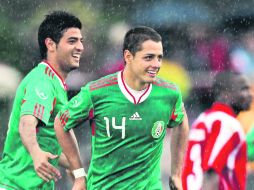 Javier Hernández y Carlos Vela compartieron su formación en Chivas y en la delantera de la Selección mexicana. MEXSPORT /