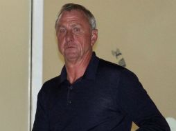 El ex futbolista holandés está en desacuerdo con Sandro Rosell y su forma de actuar. ARCHIVO /