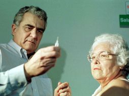 Menos hospitalizaciones y menos muertes es lo que busca la mejora en los componentes del medicamento. ARCHIVO /