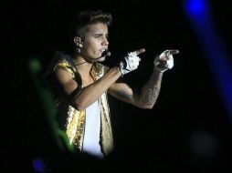 La chica dijo que quedó satisfecha porque además recibió del intérprete 500 dólares. EFE /