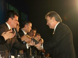 La presea fue entregada por el gobernador del Estado quien reconoció la trayectoria de la empresa chocolatera.  /