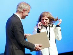 Momento en que la escritora Sibylle Lewitscharoff recibe el Premio ''Georg-Büchner''. EFE /