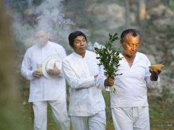 Decenas de personas se dieron cita en el recinto museográfico para recibir atención de los especialistas en medicina tradicional. ARCHIVO /