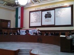 Foto de la sesión de ayer por la noche, cuando se lanzaron cuestionamientos a la regidora.  /