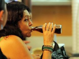 Según la FAO, los refrescos de cola y sabores representan la mitad del gasto en bebidas de cada hogar. ARCHIVO /
