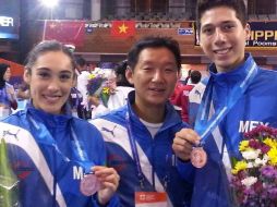 Aquí, Daniela y José Luis con su entrenador. ESPECIAL /