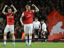 El Arsenal comanda la Liga Premier con 25 unidades. EFE /