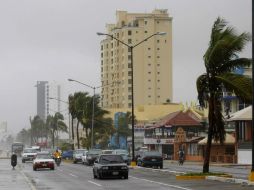 Exhorta el SMN a atender los avisos de Protección Civil y extremar precauciones en la costa y estados afectados. ARCHIVO /