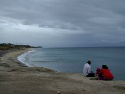 'Sonia' se fortalece y afecta principalmente las playas de Cabo San Lucas en Baja California Sur. EFE /