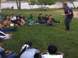 Las autoridades otorgan pláticas y ponen actividades a los niños para ayudarlos a enfrentarse al miedo. ESPECIAL /
