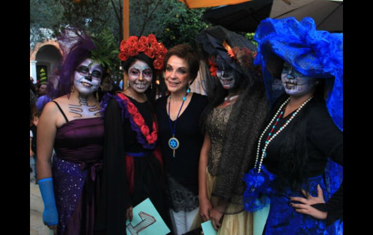 Marta Sahagún encabezó las actividades del festival El Jardín de las Catrinas, en la Ex Hacienda San Cristóbal. Foto: Centro Fox. ESPECIAL /
