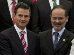 Según el diario estadounidense, Peña Nieto y el PAN negocian que empresas petroleras puedan quedarse con parte del petróleo. ARCHIVO /