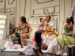 La obra cuenta con la participación de Lolita Cortés, Zoraida Gómez y Lambda García. ARCHIVO /