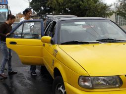 El líder del STAJ comenta que las personas que utilizan taxis están en una situación crítica por la economía del país. ARCHIVO /