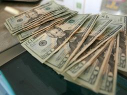 Ofrecen el dólar estadounidense en un precio promedio de 13.05 pesos. ARCHIVO /