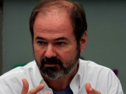 Juan Villoro dice que dentro del periodismo no hay posibilidad de posponer el mensaje para tus lectores. ARCHIVO /