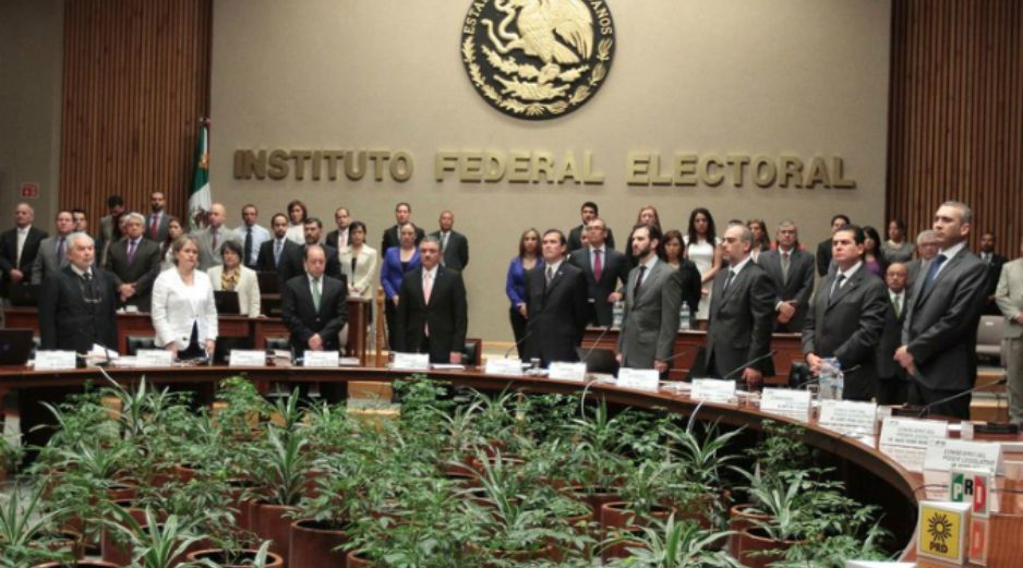 Los aspirantes compiten para relevar a los consejeros que faltan para completar el Consejo General del IFE. ARCHIVO /