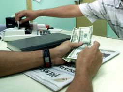 El tipo de cambio para solventar obligaciones en moneda extranjera pagaderas el país es de 13.2314 pesos, de acuerdo al DOF.  /