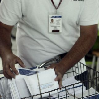 Los carteros extrañan las cartas postales