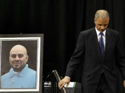 Holder indica que continuará trabajando para garantizar que no se repitan más tragedias. EFE /