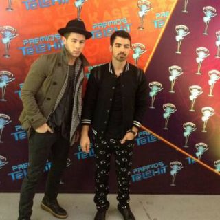Los Jonas Brothers se despiden de México en premios Telehit