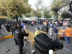Integrantes de la Coordinadora se manifestaron ayer a las afueras de las tiendas Walmart y Suburbia en la colonia Buenavista. ARCHIVO /