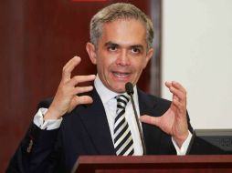 Mancera señala que la ALDF podría estar preparando una iniciativa para presentarla al Congreso. ARCHIVO /