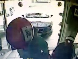 Mediante redes sociales han difundido el video en que se muestra el delito. ESPECIAL /